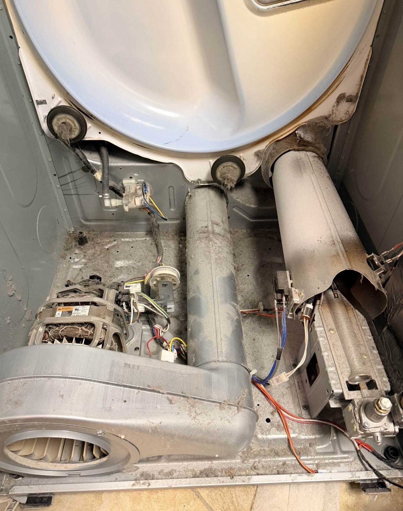 Samsung dryer internal components — drive belt path, motor and drum support inspected during Eltingville 10312 service call